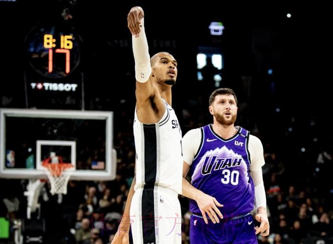 米奇谈文班三分出手增多：这取决于他自己，他会找到平衡点